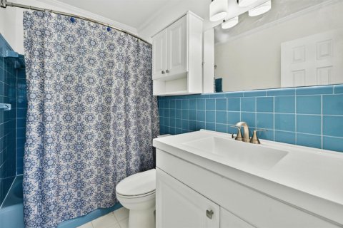 House in Palm Springs, Florida 3 bedrooms, 141.95 sq.m. № 2082980 - photo 22