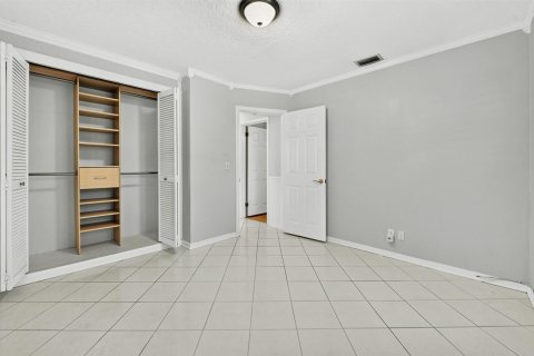 House in Palm Springs, Florida 3 bedrooms, 141.95 sq.m. № 2082980 - photo 21