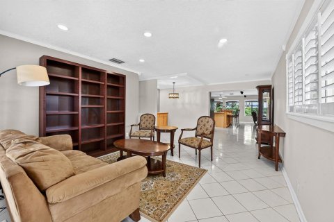 House in Palm Springs, Florida 3 bedrooms, 141.95 sq.m. № 2082980 - photo 5