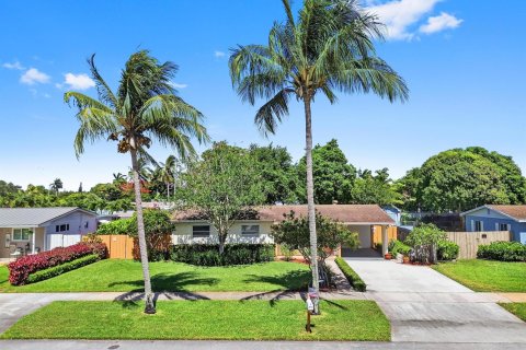 House in Palm Springs, Florida 3 bedrooms, 141.95 sq.m. № 2082980 - photo 30