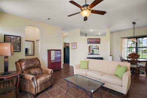 House in Summerfield, Florida 3 bedrooms, 131.64 sq.m. № 1618610 - photo 2