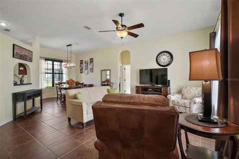 House in Summerfield, Florida 3 bedrooms, 131.64 sq.m. № 1618610 - photo 4