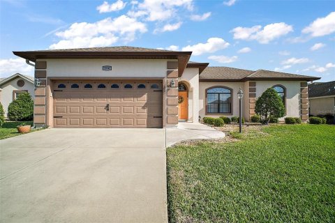 House in Summerfield, Florida 3 bedrooms, 131.64 sq.m. № 1618610 - photo 1