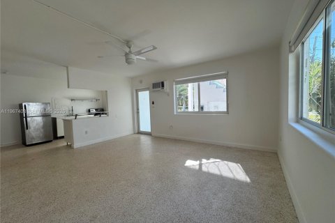 Снять в аренду квартиру в Майами-Шорс, Флорида 1 спальня, 92.9м2, № 2028655 - фото 3