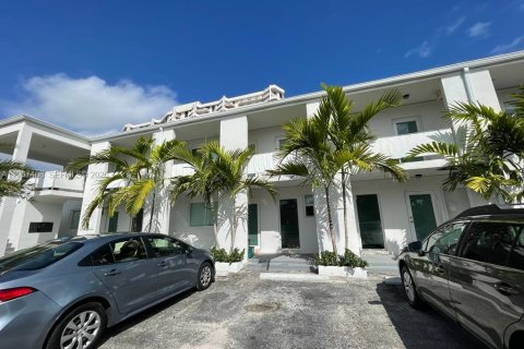 Снять в аренду квартиру в Майами-Шорс, Флорида 1 спальня, 92.9м2, № 2028655 - фото 2