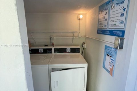 Снять в аренду квартиру в Майами-Шорс, Флорида 1 спальня, 92.9м2, № 2028655 - фото 12