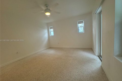 Снять в аренду квартиру в Майами-Шорс, Флорида 1 спальня, 92.9м2, № 2028655 - фото 9