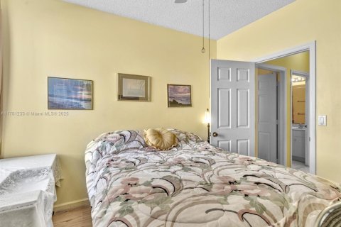 House in Pembroke Pines, Florida 3 bedrooms, 182.18 sq.m. № 1507026 - photo 22