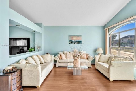 House in Pembroke Pines, Florida 3 bedrooms, 182.18 sq.m. № 1507026 - photo 3