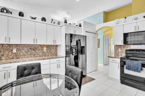 House in Pembroke Pines, Florida 3 bedrooms, 182.18 sq.m. № 1507026 - photo 15