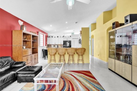House in Pembroke Pines, Florida 3 bedrooms, 182.18 sq.m. № 1507026 - photo 13
