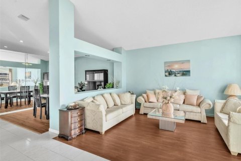 House in Pembroke Pines, Florida 3 bedrooms, 182.18 sq.m. № 1507026 - photo 5