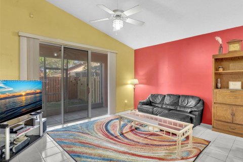 House in Pembroke Pines, Florida 3 bedrooms, 182.18 sq.m. № 1507026 - photo 10