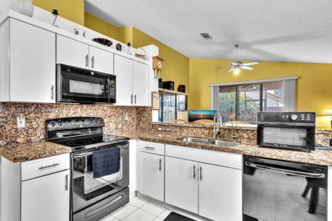 House in Pembroke Pines, Florida 3 bedrooms, 182.18 sq.m. № 1507026 - photo 17