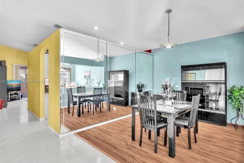 House in Pembroke Pines, Florida 3 bedrooms, 182.18 sq.m. № 1507026 - photo 6