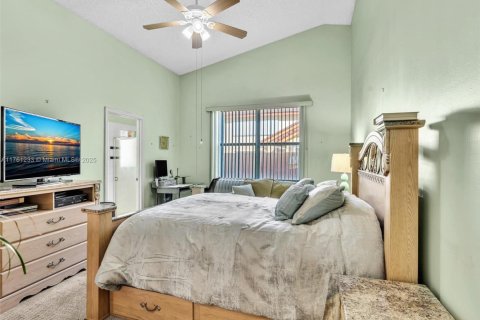 House in Pembroke Pines, Florida 3 bedrooms, 182.18 sq.m. № 1507026 - photo 26