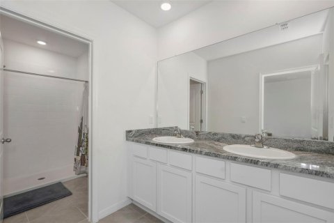 Townhouse in Land O' Lakes, Florida 3 bedrooms, 163.32 sq.m. № 2197083 - photo 24
