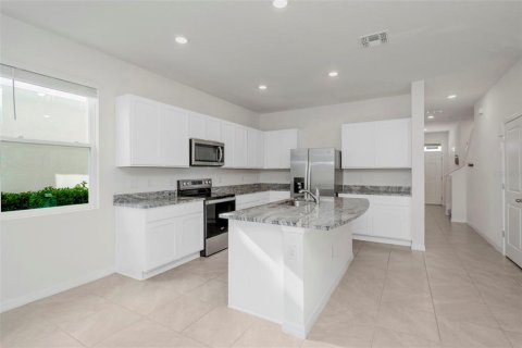 Townhouse in Land O' Lakes, Florida 3 bedrooms, 163.32 sq.m. № 2197083 - photo 5