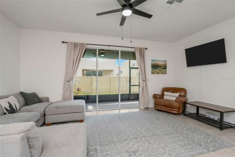 Townhouse in Land O' Lakes, Florida 3 bedrooms, 163.32 sq.m. № 2197083 - photo 9