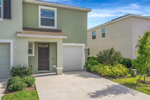 Townhouse in Land O' Lakes, Florida 3 bedrooms, 163.32 sq.m. № 2197083