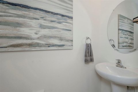 Townhouse in Land O' Lakes, Florida 3 bedrooms, 163.32 sq.m. № 2197083 - photo 13