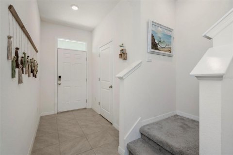 Townhouse in Land O' Lakes, Florida 3 bedrooms, 163.32 sq.m. № 2197083 - photo 3