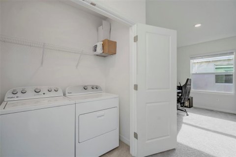 Townhouse in Land O' Lakes, Florida 3 bedrooms, 163.32 sq.m. № 2197083 - photo 14