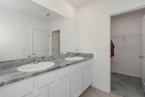 Townhouse in Land O' Lakes, Florida 3 bedrooms, 163.32 sq.m. № 2197083 - photo 25