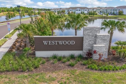 Townhouse in Land O' Lakes, Florida 3 bedrooms, 163.32 sq.m. № 2197083 - photo 30