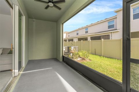 Townhouse in Land O' Lakes, Florida 3 bedrooms, 163.32 sq.m. № 2197083 - photo 27