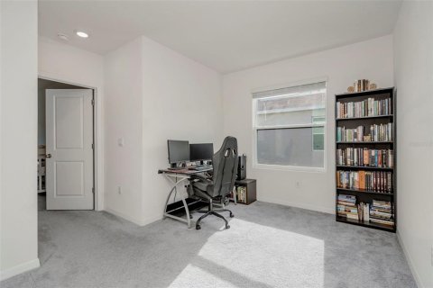 Townhouse in Land O' Lakes, Florida 3 bedrooms, 163.32 sq.m. № 2197083 - photo 15