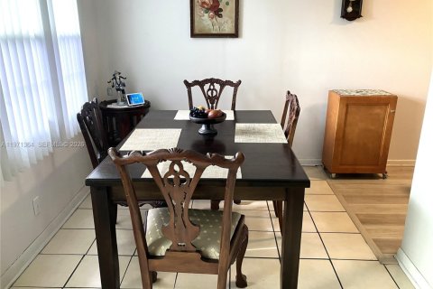 Купить кондоминиум в Пемброк-Пайнс, Флорида 2 спальни, 88.54м2, № 2032147 - фото 7