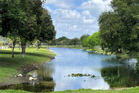 Купить кондоминиум в Пемброк-Пайнс, Флорида 2 спальни, 88.54м2, № 2032147 - фото 18