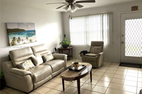 Купить кондоминиум в Пемброк-Пайнс, Флорида 2 спальни, 88.54м2, № 2032147 - фото 6