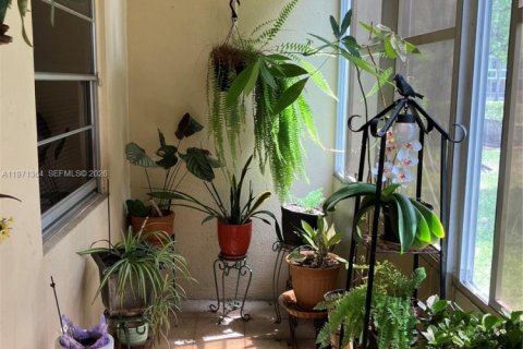 Купить кондоминиум в Пемброк-Пайнс, Флорида 2 спальни, 88.54м2, № 2032147 - фото 14