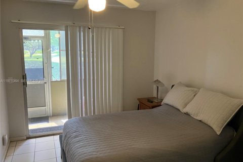 Купить кондоминиум в Пемброк-Пайнс, Флорида 2 спальни, 88.54м2, № 2032147 - фото 13