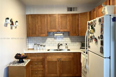 Купить кондоминиум в Пемброк-Пайнс, Флорида 2 спальни, 88.54м2, № 2032147 - фото 8