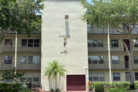 Купить кондоминиум в Пемброк-Пайнс, Флорида 2 спальни, 88.54м2, № 2032147 - фото 3