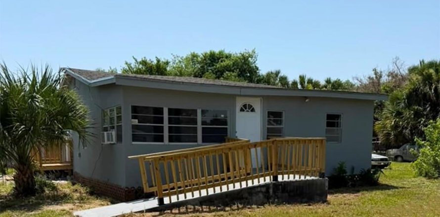 Apartment in Vero Beach, Florida 2 bedrooms, 41.81 sq.m. № 2250136
