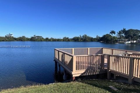 Condo in Hollywood, Florida, 1 bedroom  № 1702758 - photo 20