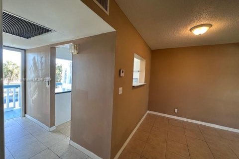 Condo in Hollywood, Florida, 1 bedroom  № 1702758 - photo 5