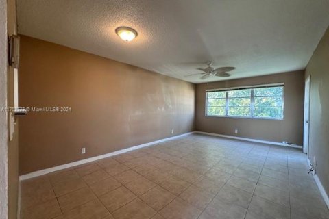 Condo in Hollywood, Florida, 1 bedroom  № 1702758 - photo 7