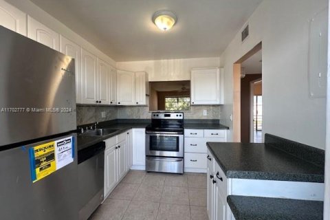 Condo in Hollywood, Florida, 1 bedroom  № 1702758 - photo 1