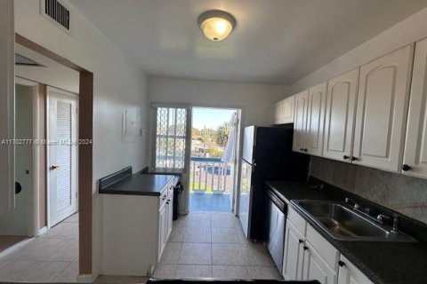 Condo in Hollywood, Florida, 1 bedroom  № 1702758 - photo 3