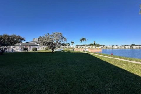 Condo in Hollywood, Florida, 1 bedroom  № 1702758 - photo 17