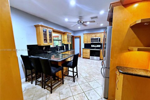 Villa ou maison à vendre à Coral Gables, Floride: 4 chambres, 229.28 m2 № 2033613 - photo 9