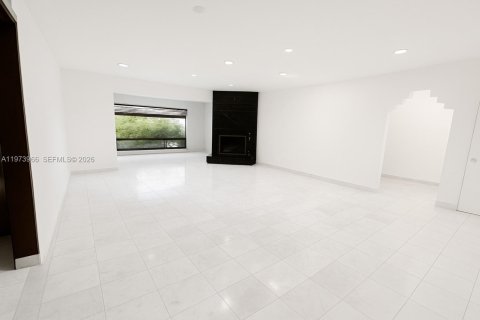 Villa ou maison à vendre à Coral Gables, Floride: 4 chambres, 229.28 m2 № 2033613 - photo 3