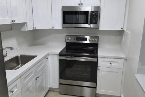 Villa ou maison à louer à North Lauderdale, Floride: 2 chambres, 109.44 m2 № 1931545 - photo 3