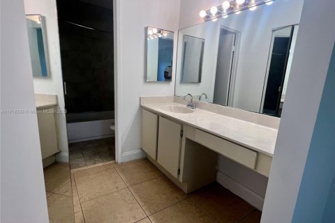 Touwnhouse à louer à Miami, Floride: 2 chambres, 112.32 m2 № 1973042 - photo 19