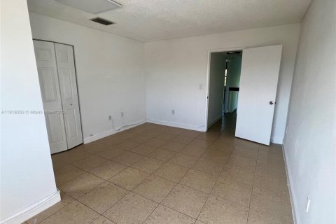 Touwnhouse à louer à Miami, Floride: 2 chambres, 112.32 m2 № 1973042 - photo 22